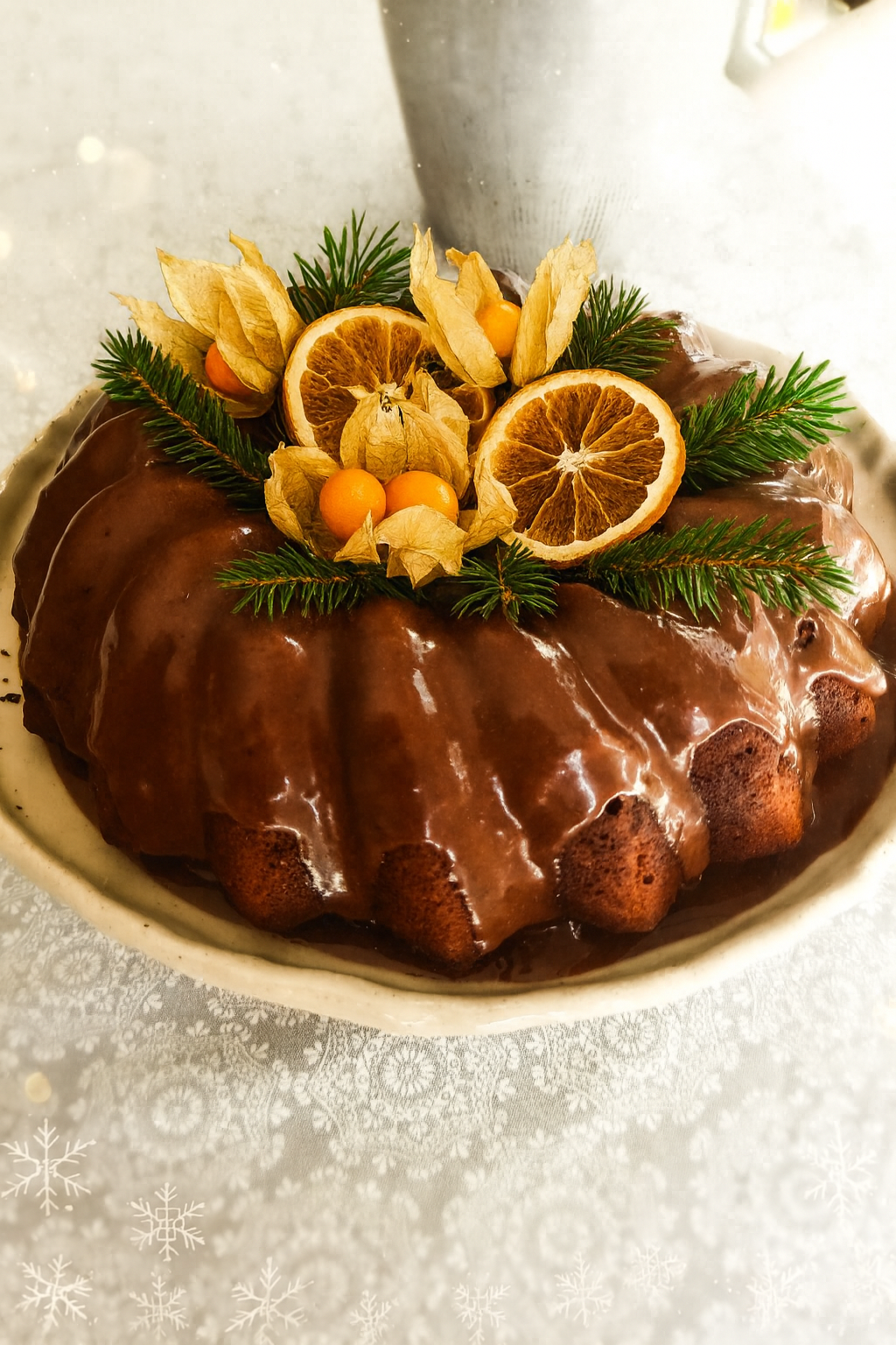 Bolo de cenoura com ganache de chocolate M