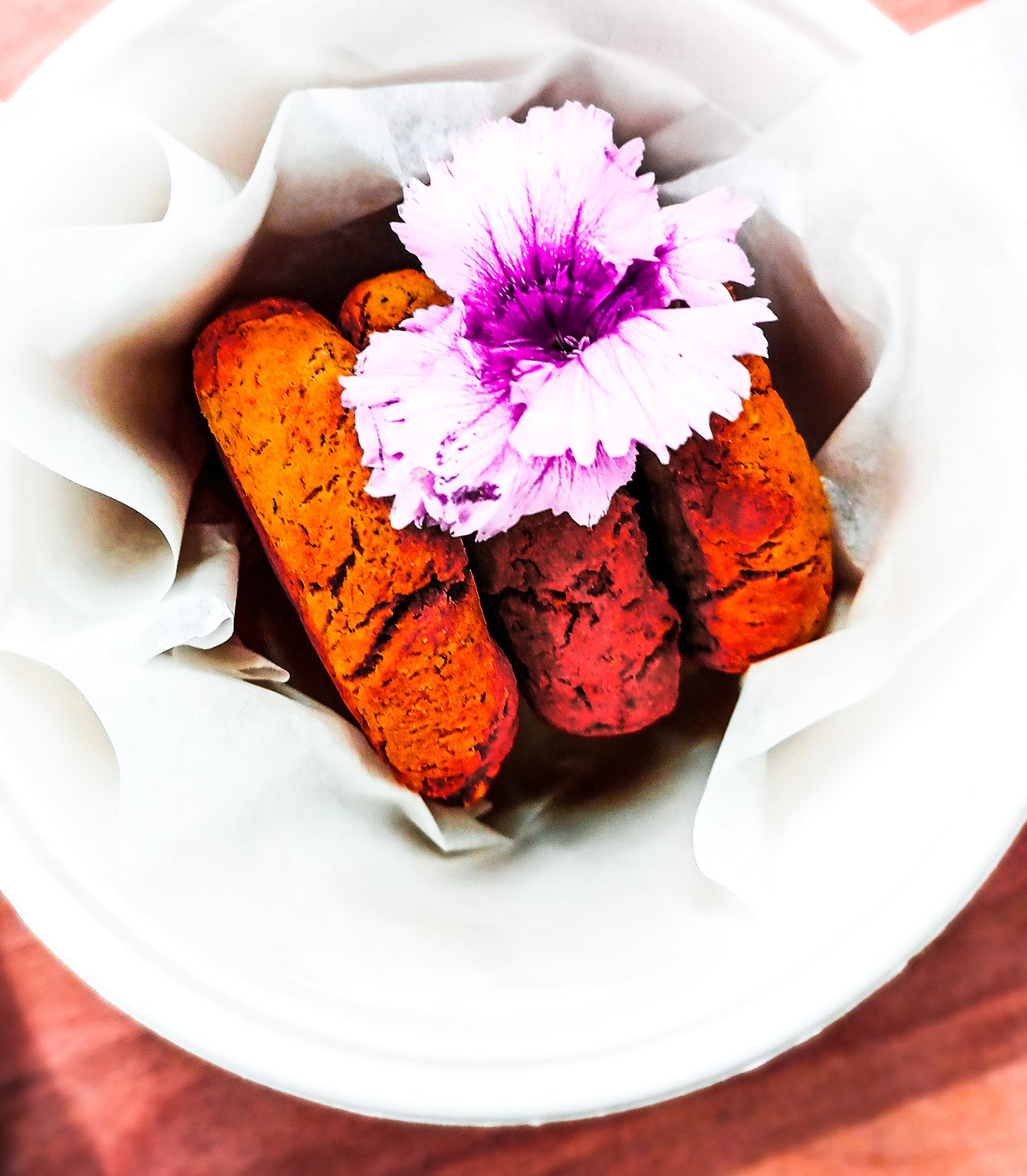 Falafel de beterraba com molho de iogurte e caril