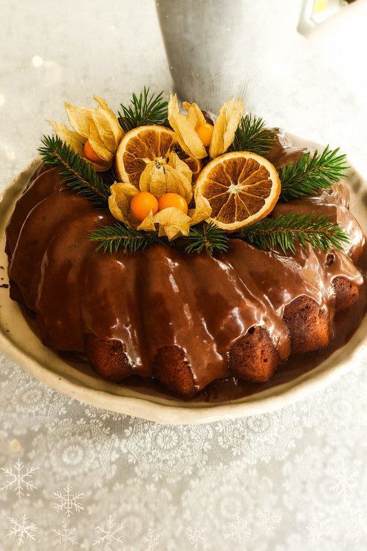 Bolo de cenoura com ganache de chocolate M