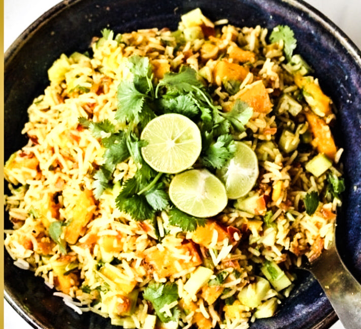 Arroz indiano com frutos secos e molho de laranja e lima